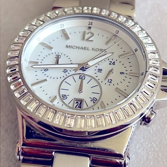 Michael Kors Dylan MK5411 stainless steel watch - Picture 3 of 5